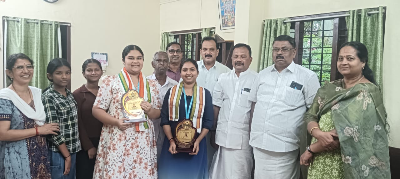 റാങ്ക് ജേതാവിനെ അനുമോദിച്ചു.