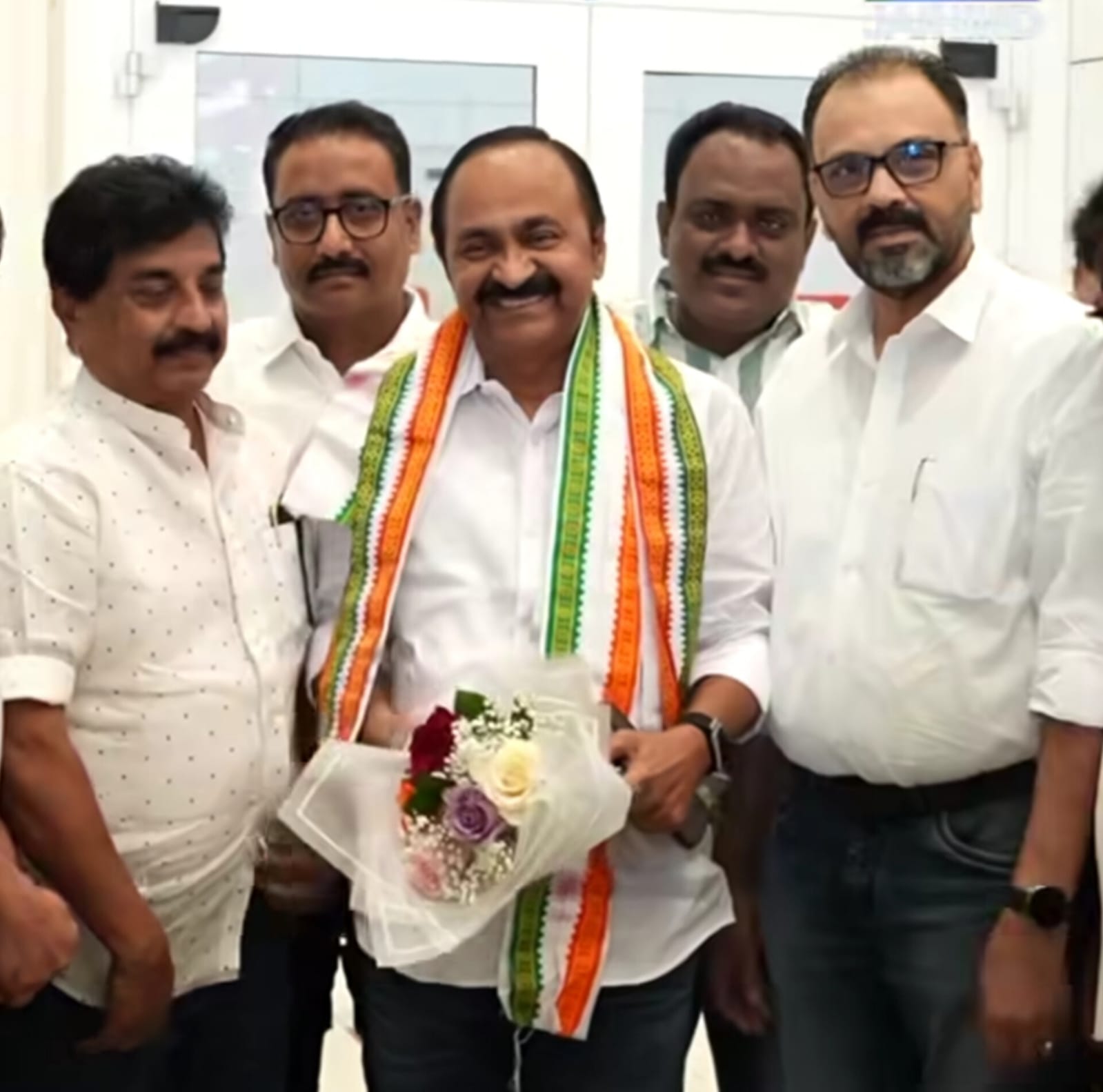 പ്രതിപക്ഷ നേതാവ്  വി.ഡി. സതീശന് ദുബായില്‍ ഊഷ്മള സ്വീകരണം