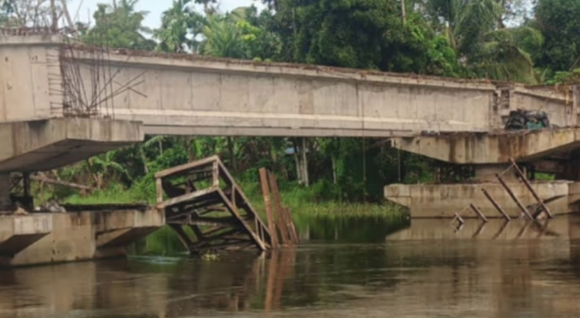 ആലപ്പുഴയിലെ പാലം അപകടം:  കരാറുകാരനെ കരിമ്പട്ടികയിൽ പെടുത്താൻ നിർദേശം ;മന്ത്രി
