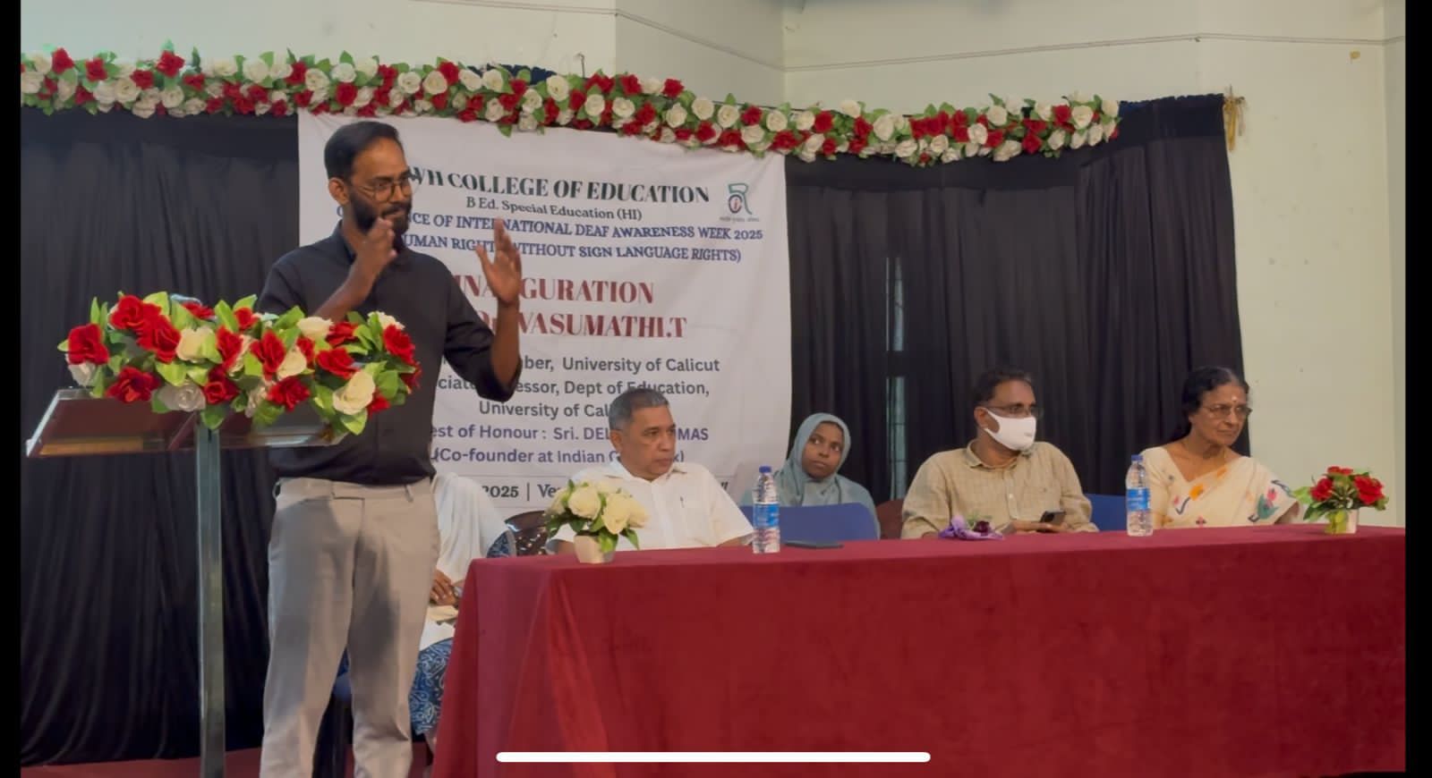 ആംഗ്യഭാഷ സ്കൂൾ പാഠ്യപദ്ധതിയിൽ ഉൾപ്പെടുത്തണം