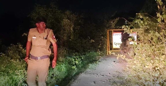 കോയമ്പത്തൂരിൽ കോളേജ് വിദ്യാർഥിനിയെ പീഡിപ്പിച്ച മൂന്ന് പ്രതികളെ പോലീസ് വെടിവെച്ചിട്ടു