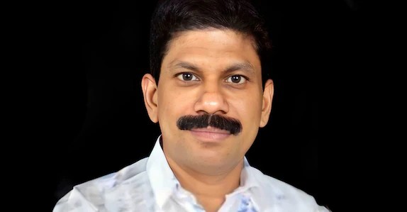 യുകെയിൽ ഹൃദയാഘാതം മൂലം മൂവാറ്റുപുഴ സ്വദേശി മരിച്ചു