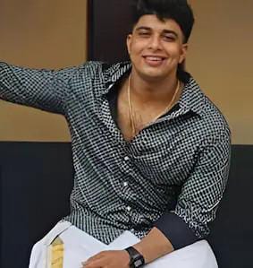 ജിം പരിശീലകനായ കുമാരനെല്ലൂർ മാധവിന്റെ മരണകാരണം ഹൃദയാഘാതം