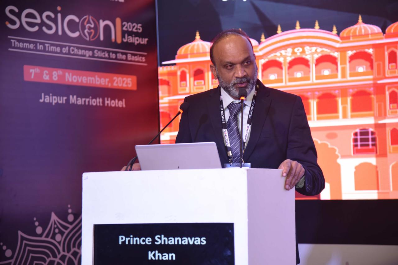 അസ്ഥിരോഗ ഗവേഷണ രംഗത്ത് തിളക്കമാർന്ന നേട്ടം: ഗവേഷണ പ്രബന്ധത്തിന് അപ്പോളോ അഡ്ലക്സ് ഹോസ്പിറ്റലിലെ ഡോ. പ്രിൻസ് ഷാനവാസ് ഖാന് പുരസ്‌കാരം