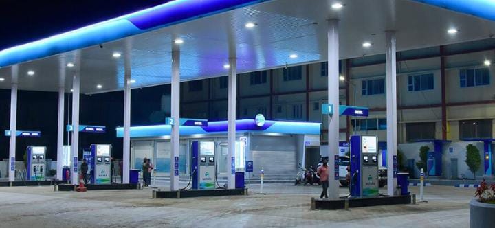 ഒക്ടോബർ 15 മുതൽ ₹2,000ന് മുകളിലുള്ള UPI പേയ്‌മെന്റ് സ്വീകരിക്കില്ലെന്ന് പെട്രോൾ പമ്പുകൾ; പുതിയ നിരക്കിനെതിരെ പ്രതിഷേധം
